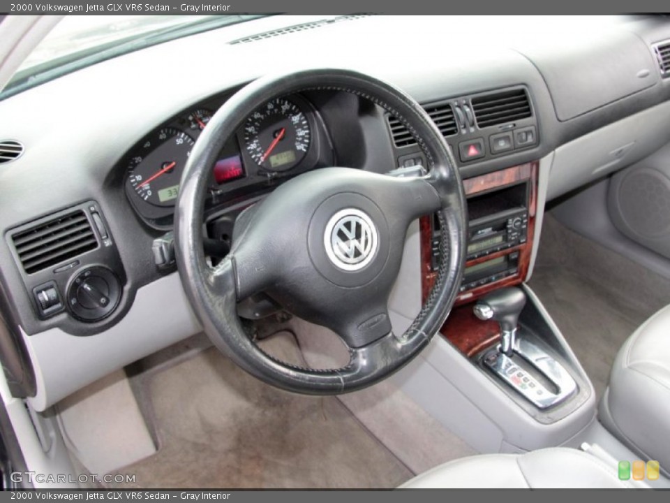 Gray Interior Dashboard for the 2000 Volkswagen Jetta GLX VR6 Sedan #77072451