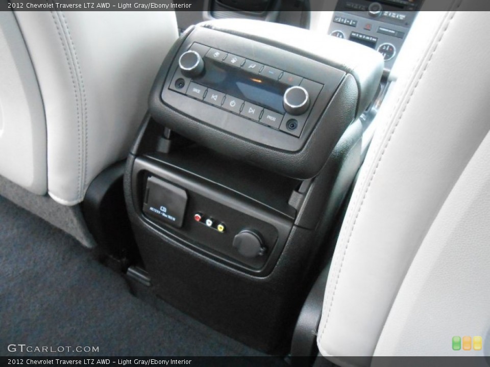 Light Gray/Ebony Interior Controls for the 2012 Chevrolet Traverse LTZ AWD #77073962