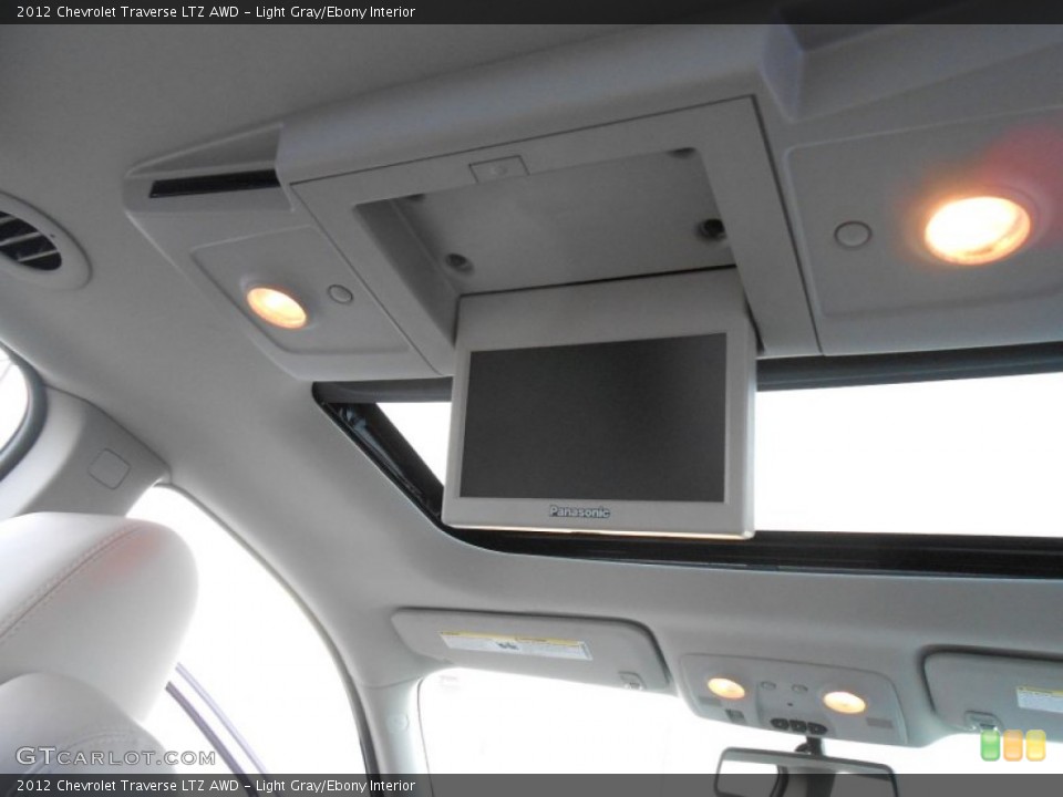 Light Gray/Ebony Interior Entertainment System for the 2012 Chevrolet Traverse LTZ AWD #77073978