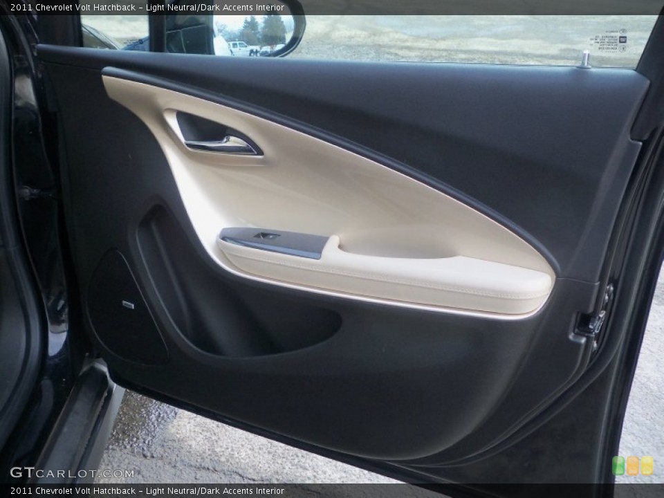 Light Neutral/Dark Accents Interior Door Panel for the 2011 Chevrolet Volt Hatchback #77099465