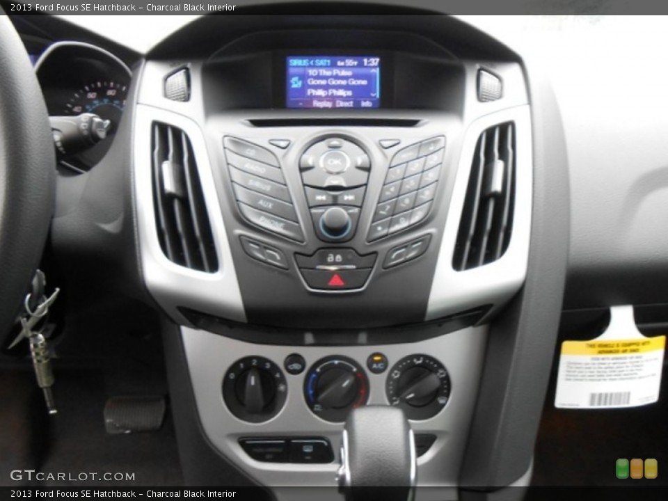Charcoal Black Interior Controls for the 2013 Ford Focus SE Hatchback #77104492