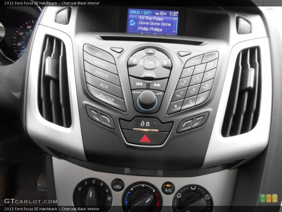 Charcoal Black Interior Controls for the 2013 Ford Focus SE Hatchback #77104506