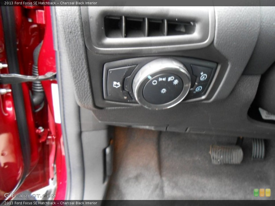 Charcoal Black Interior Controls for the 2013 Ford Focus SE Hatchback #77104540