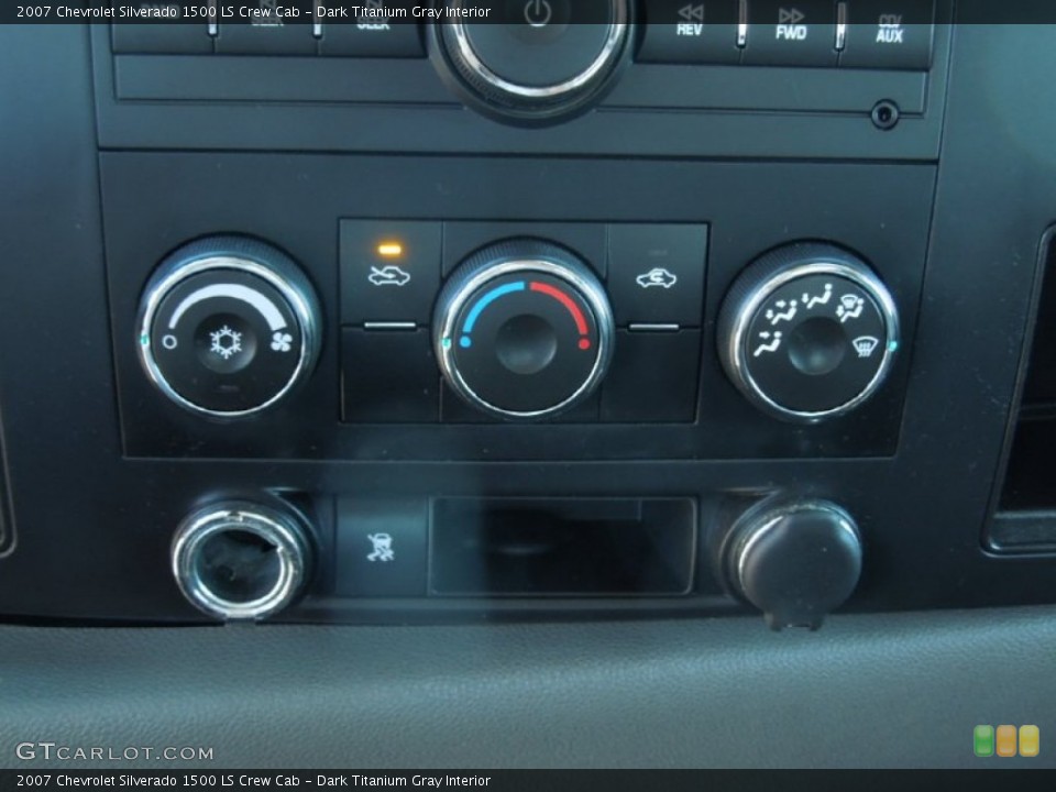 Dark Titanium Gray Interior Controls for the 2007 Chevrolet Silverado 1500 LS Crew Cab #77114662