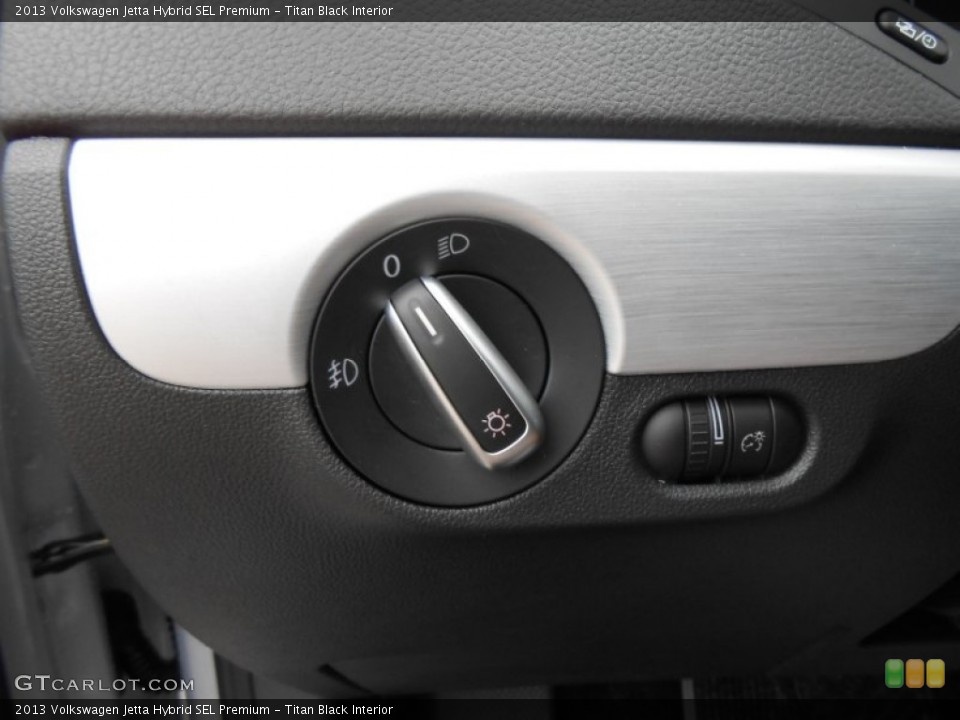 Titan Black Interior Controls for the 2013 Volkswagen Jetta Hybrid SEL Premium #77121317