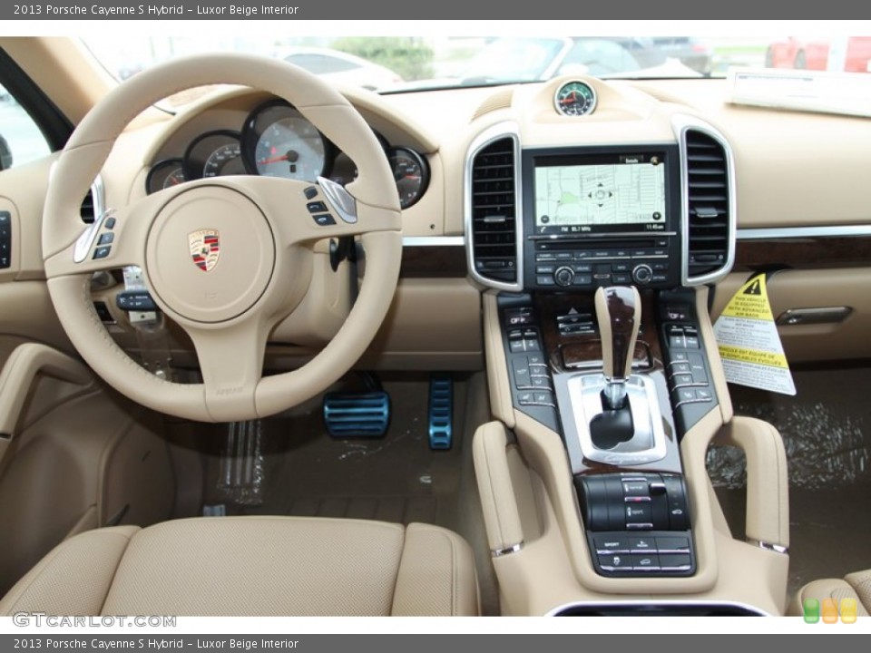 Luxor Beige Interior Dashboard for the 2013 Porsche Cayenne S Hybrid #77121364