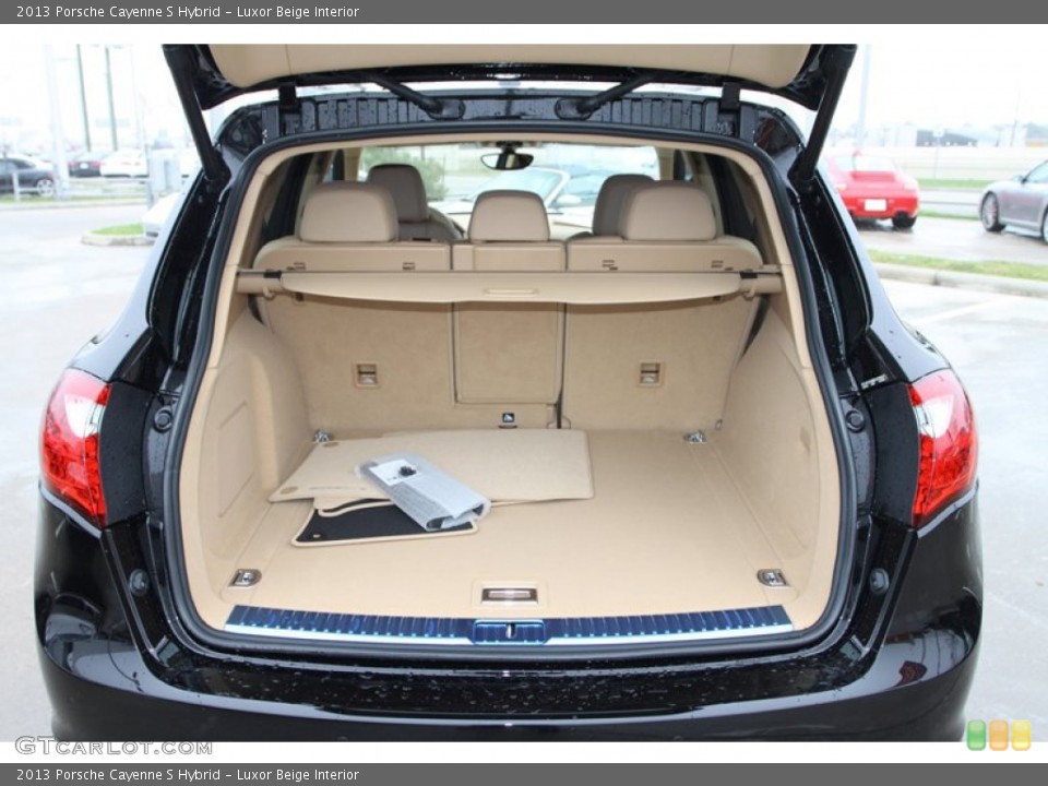 Luxor Beige Interior Trunk for the 2013 Porsche Cayenne S Hybrid #77121494