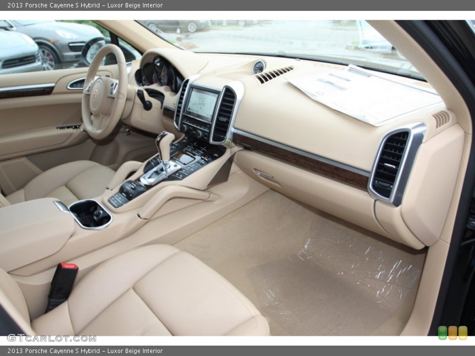 Luxor Beige Interior Dashboard for the 2013 Porsche Cayenne S Hybrid #77121578