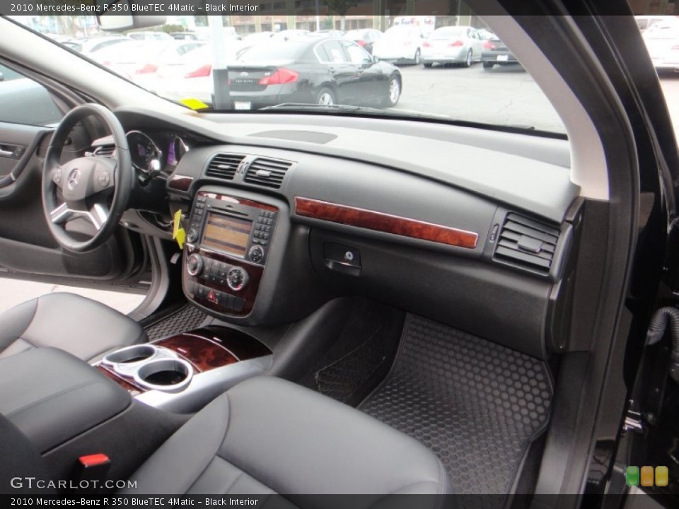 Black Interior Dashboard for the 2010 Mercedes-Benz R 350 BlueTEC 4Matic #77122473