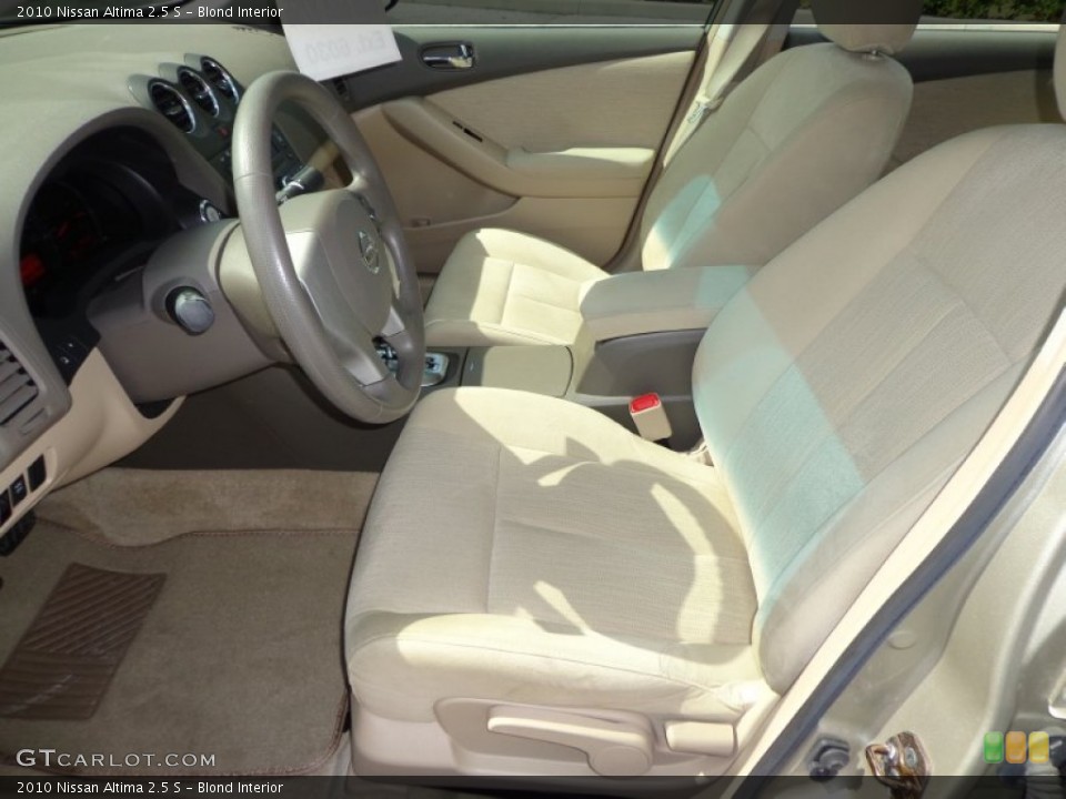 Blond Interior Photo for the 2010 Nissan Altima 2.5 S #77158445