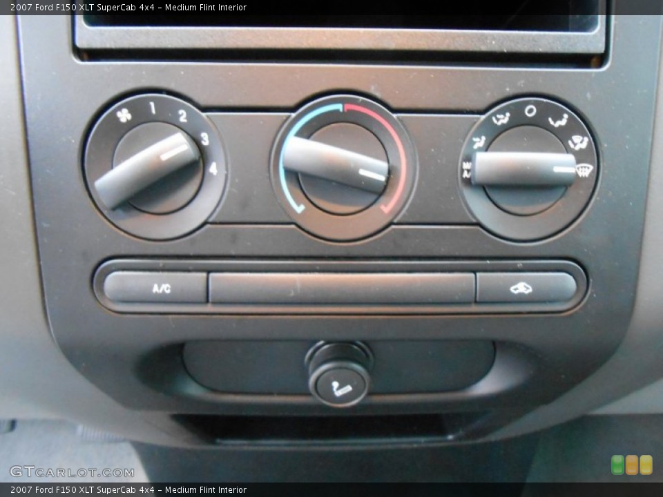 Medium Flint Interior Controls for the 2007 Ford F150 XLT SuperCab 4x4 #77177519