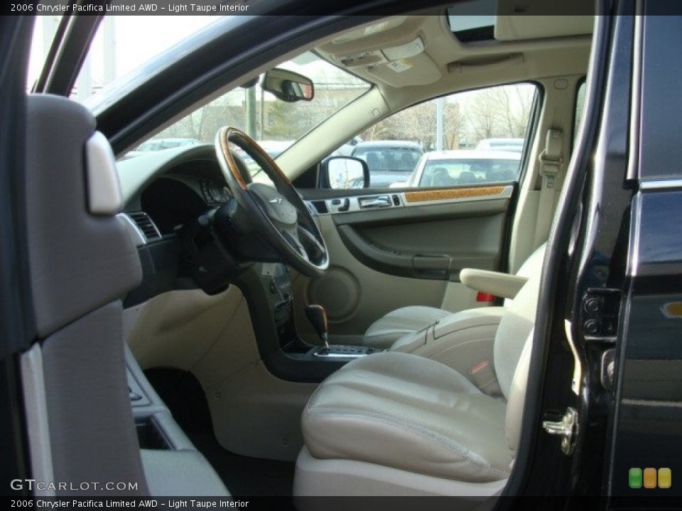 Light Taupe Interior Photo for the 2006 Chrysler Pacifica Limited AWD #77181321