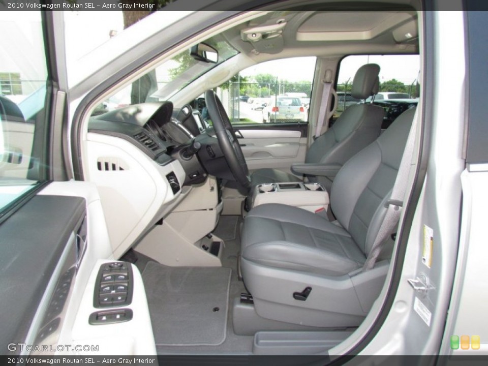 Aero Gray Interior Photo for the 2010 Volkswagen Routan SEL #77183471