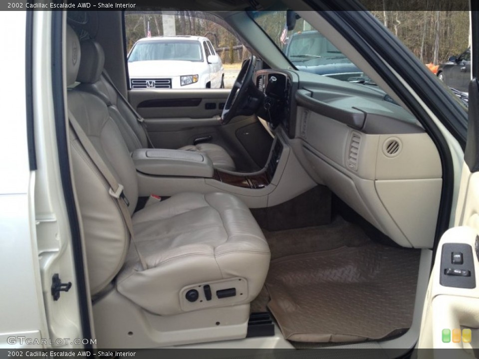 Shale Interior Photo for the 2002 Cadillac Escalade AWD #77186039