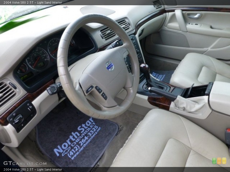Light Sand Interior Photo for the 2004 Volvo S80 2.5T #77221277
