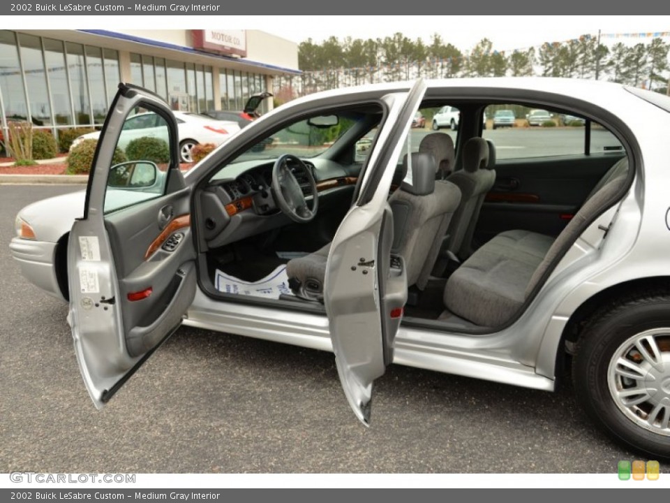 Medium Gray Interior Photo for the 2002 Buick LeSabre Custom #77236301