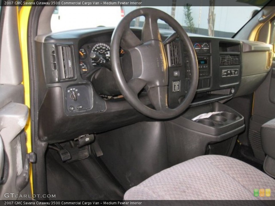 Medium Pewter Interior Photo for the 2007 GMC Savana Cutaway 3500 Commercial Cargo Van #77237954