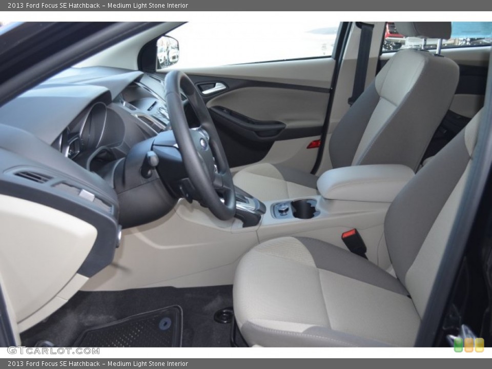 Medium Light Stone Interior Photo for the 2013 Ford Focus SE Hatchback #77241546