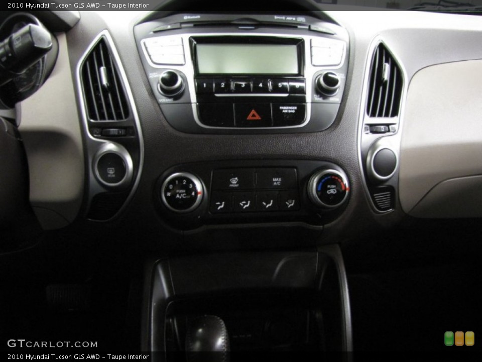 Taupe Interior Controls for the 2010 Hyundai Tucson GLS AWD #77250147