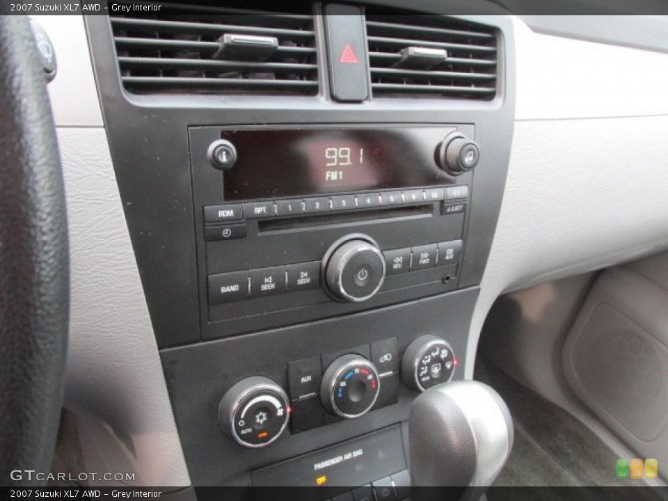 Grey Interior Controls for the 2007 Suzuki XL7 AWD #77252276