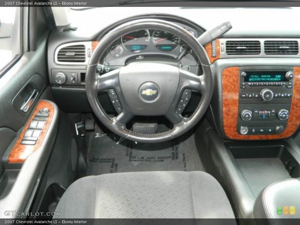 Ebony Interior Dashboard for the 2007 Chevrolet Avalanche LS #77260394