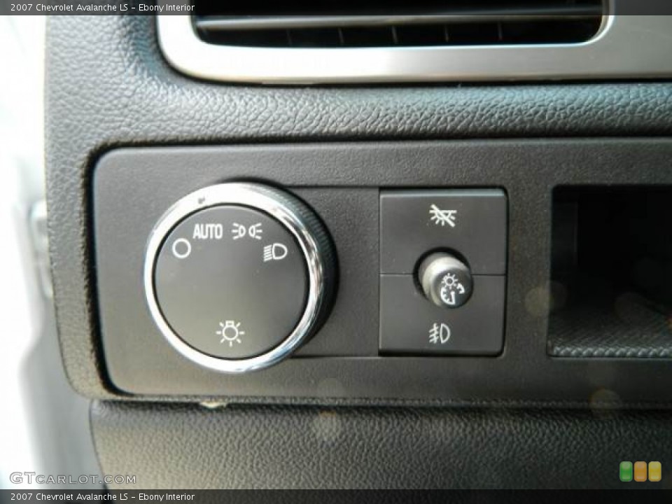 Ebony Interior Controls for the 2007 Chevrolet Avalanche LS #77260520
