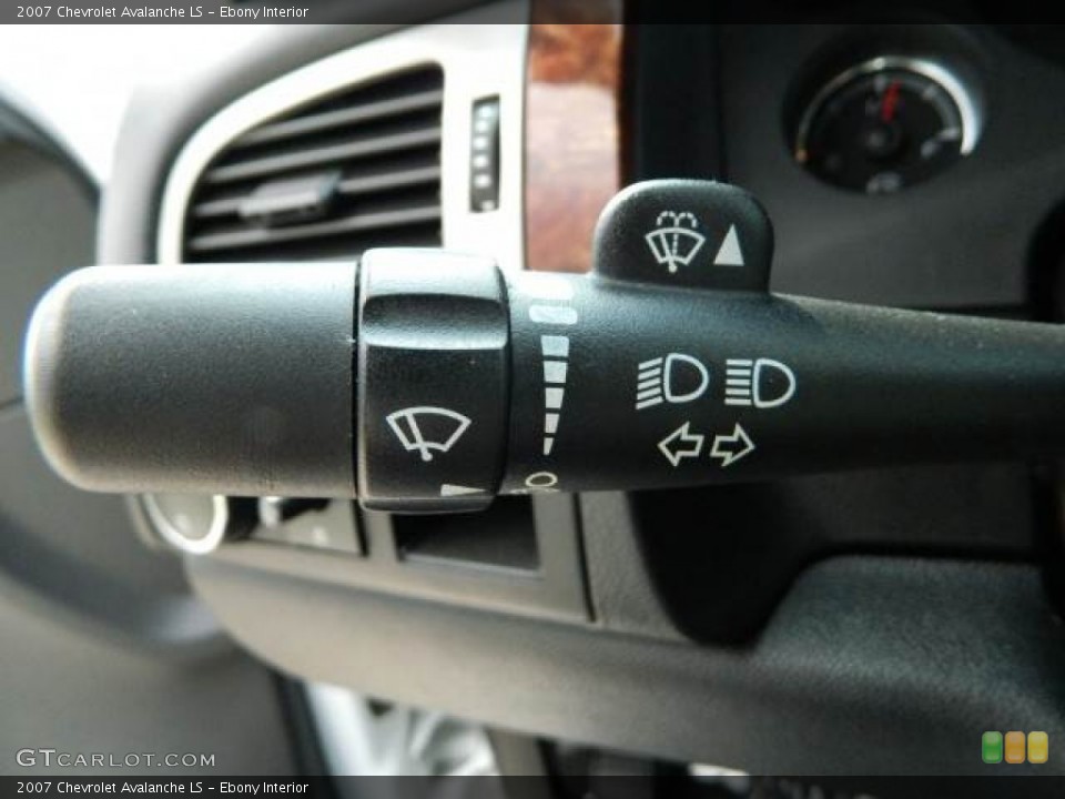 Ebony Interior Controls for the 2007 Chevrolet Avalanche LS #77260532