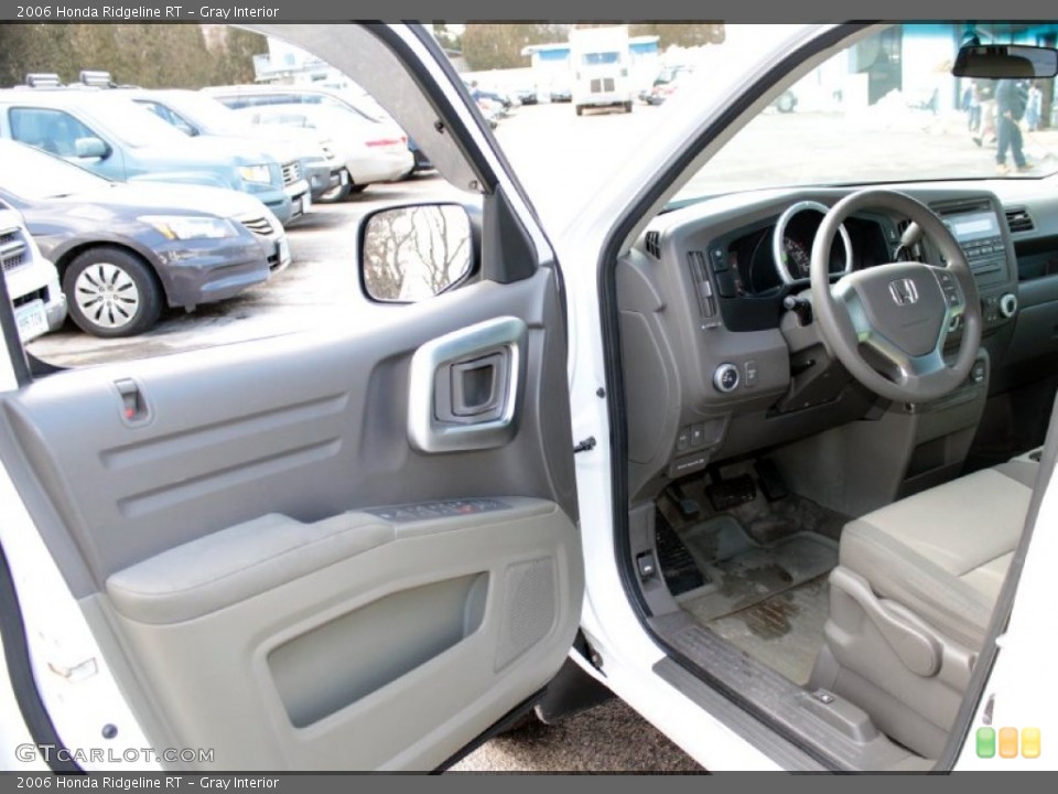 Gray Interior Photo for the 2006 Honda Ridgeline RT #77263111