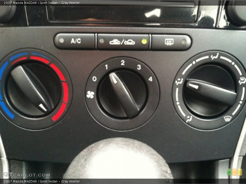 Gray Interior Controls for the 2007 Mazda MAZDA6 i Sport Sedan #77264648