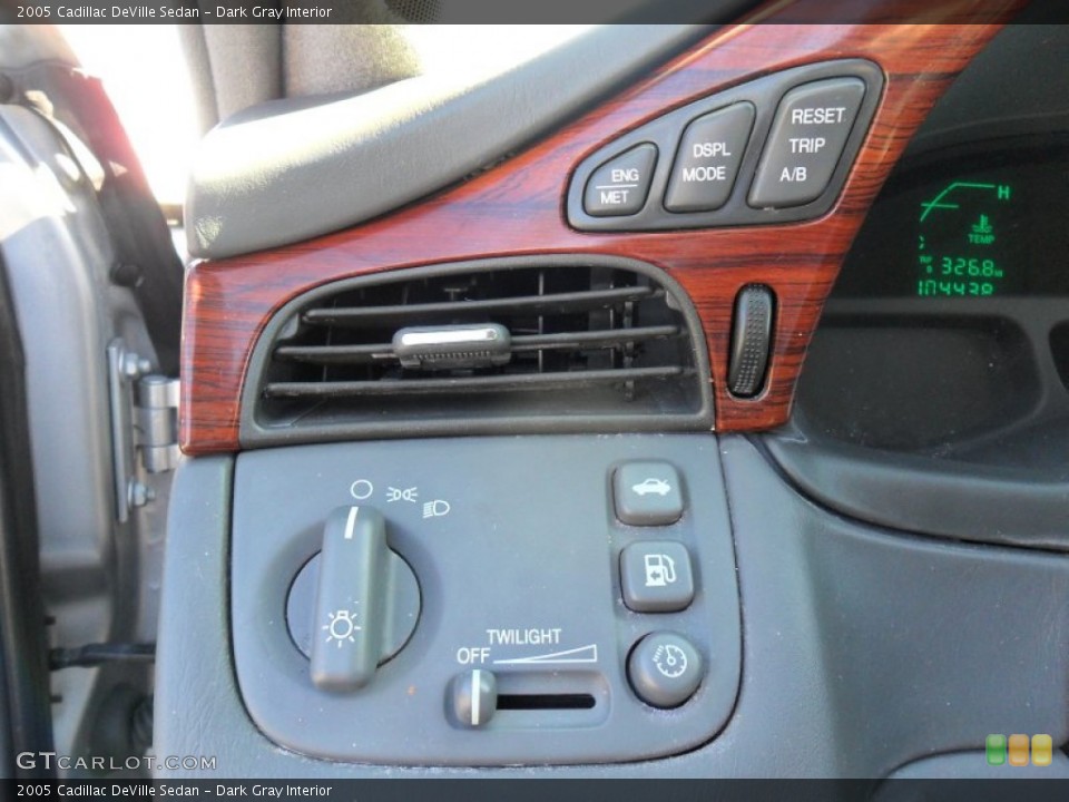 Dark Gray Interior Controls for the 2005 Cadillac DeVille Sedan #77291241