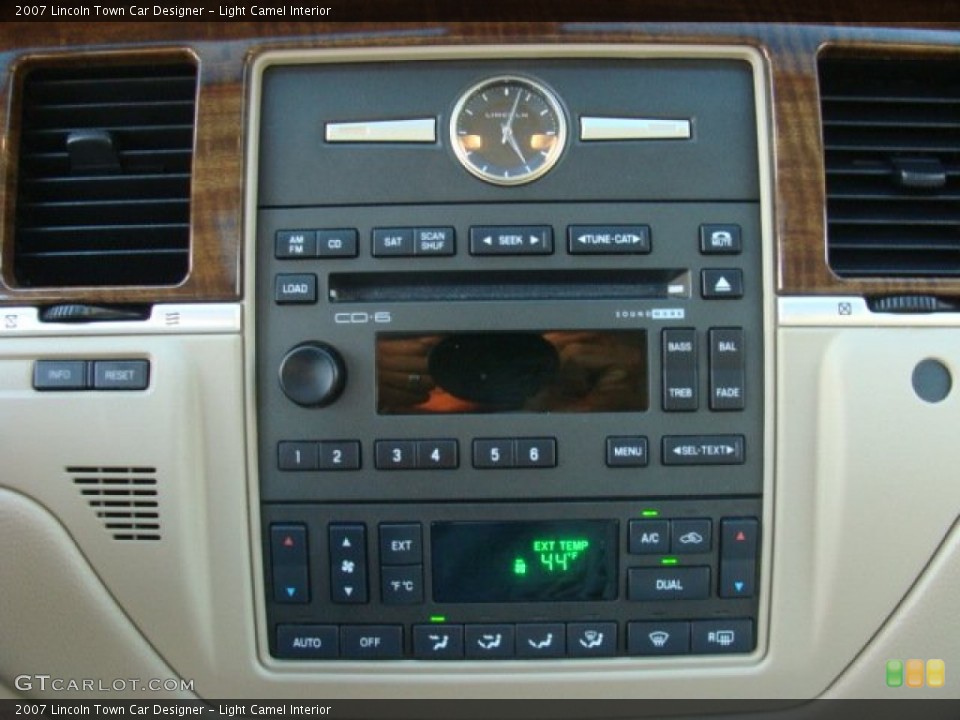 Light Camel Interior Controls for the 2007 Lincoln Town Car Designer #77296227