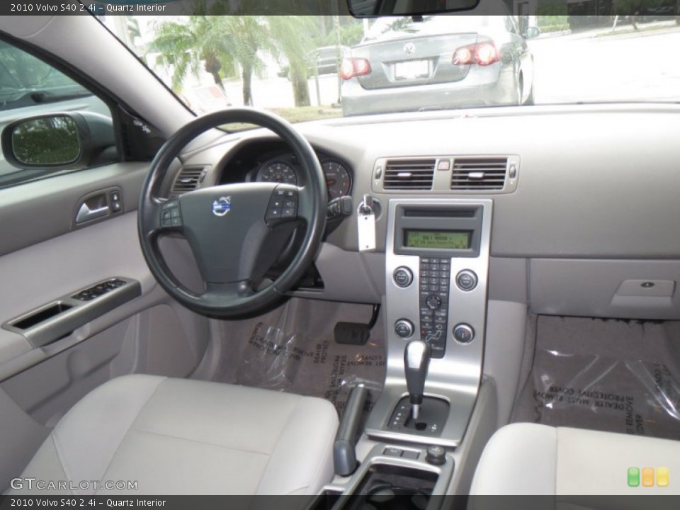 Quartz Interior Dashboard for the 2010 Volvo S40 2.4i #77313631