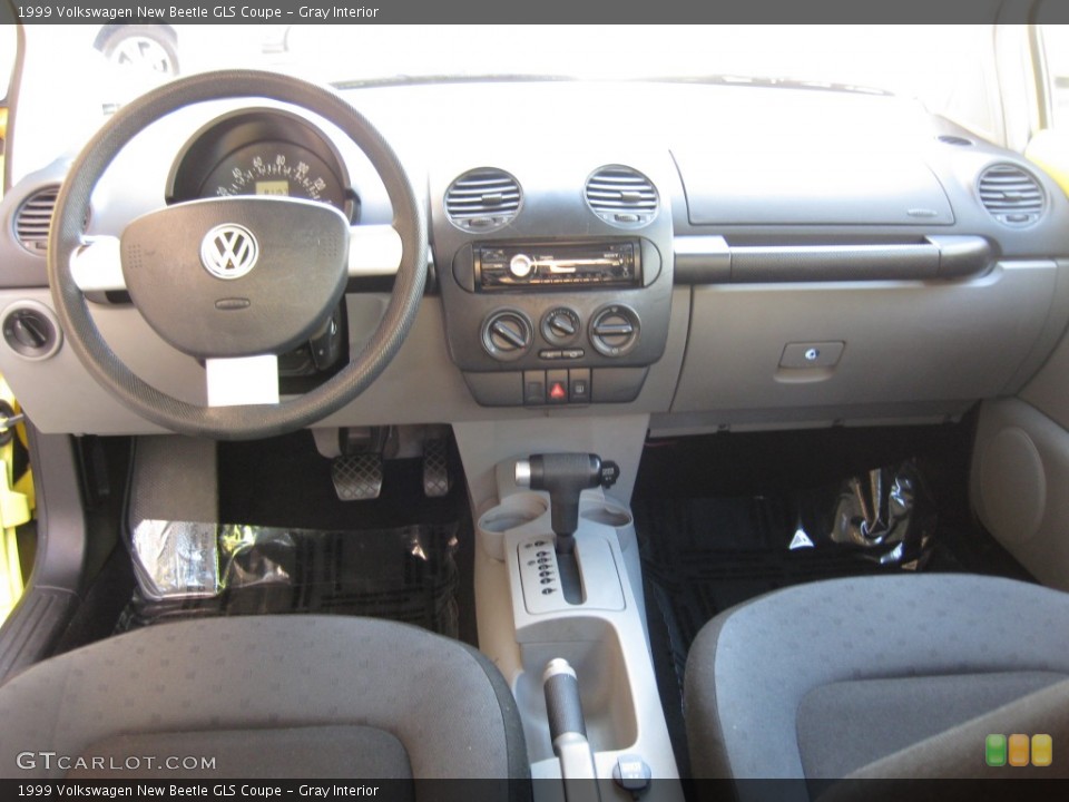 Gray Interior Dashboard for the 1999 Volkswagen New Beetle GLS Coupe #77314614