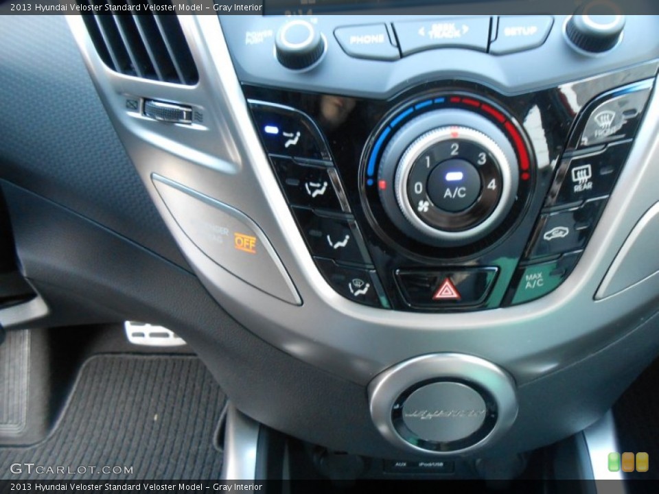 Gray Interior Controls for the 2013 Hyundai Veloster  #77329326