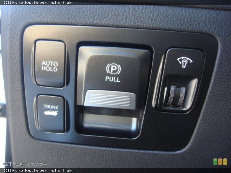 Jet Black Interior Controls for the 2012 Hyundai Equus Signature #77335675
