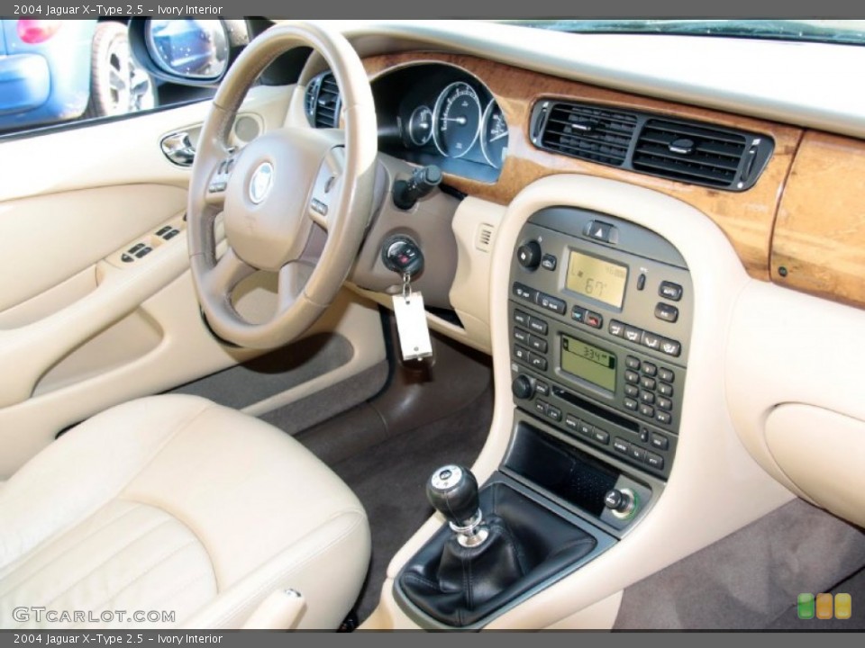 Ivory Interior Photo for the 2004 Jaguar X-Type 2.5 #77343531
