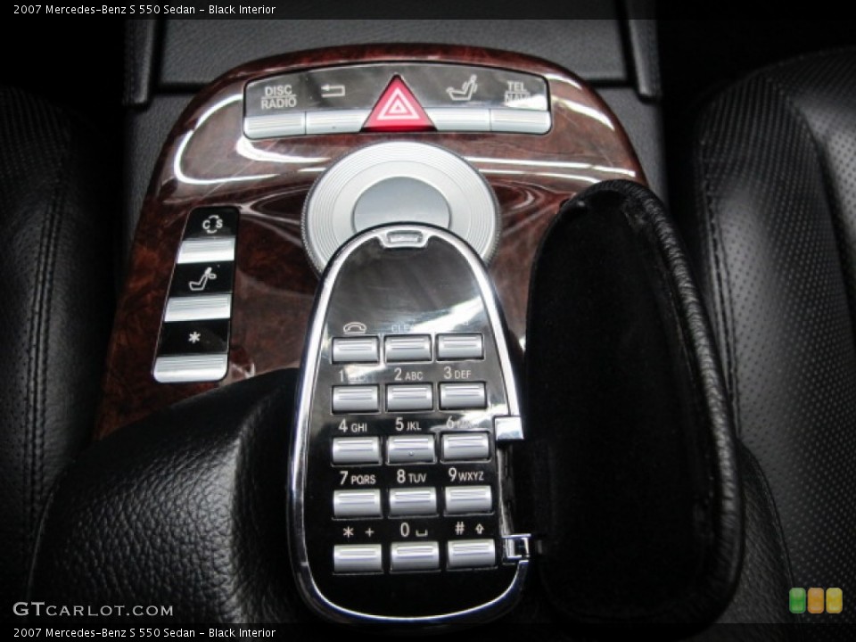 Black Interior Controls for the 2007 Mercedes-Benz S 550 Sedan #77353195