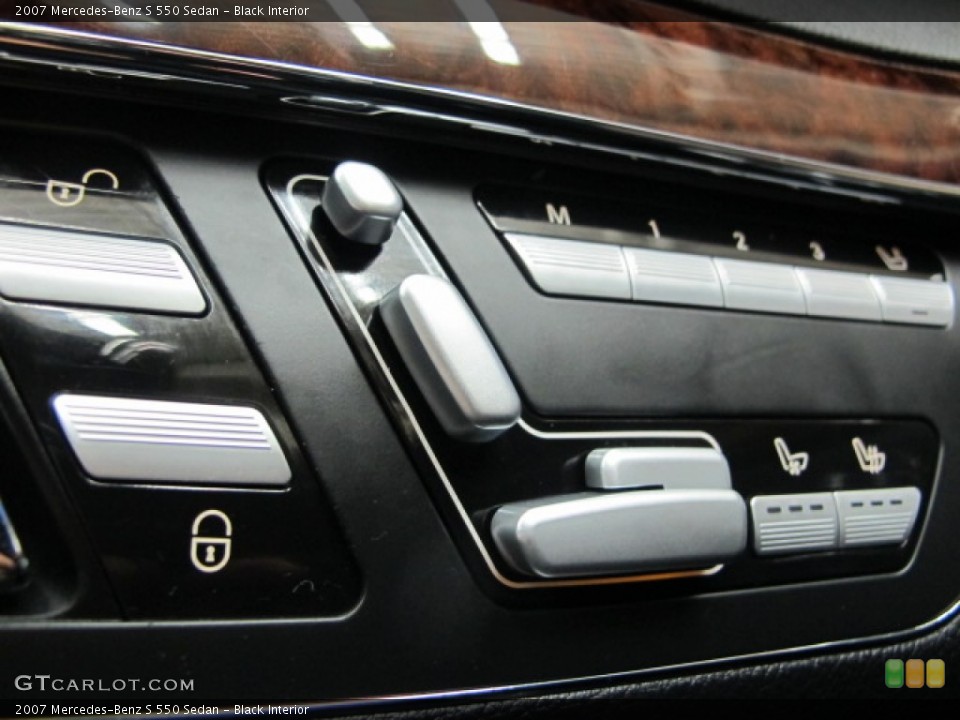Black Interior Controls for the 2007 Mercedes-Benz S 550 Sedan #77353252