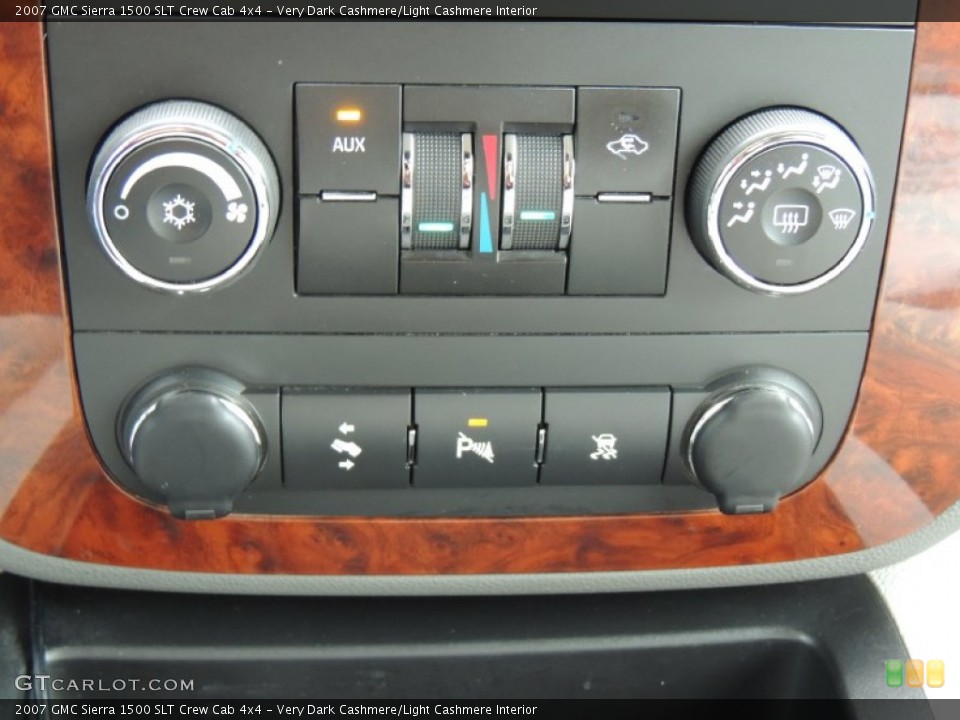 Very Dark Cashmere/Light Cashmere Interior Controls for the 2007 GMC Sierra 1500 SLT Crew Cab 4x4 #77362766