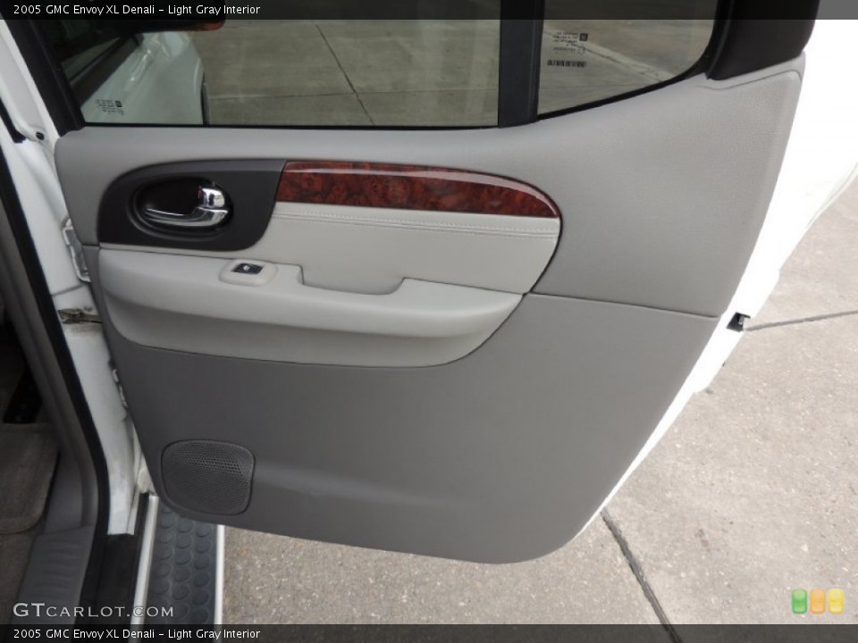 Light Gray Interior Door Panel for the 2005 GMC Envoy XL Denali #77365521