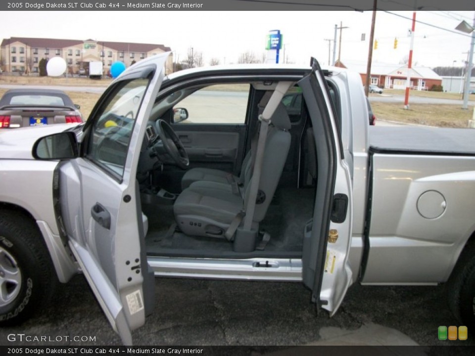 Medium Slate Gray Interior Photo for the 2005 Dodge Dakota SLT Club Cab 4x4 #77366439