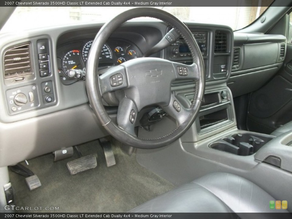 Medium Gray Interior Photo for the 2007 Chevrolet Silverado 3500HD Classic LT Extended Cab Dually 4x4 #77385438