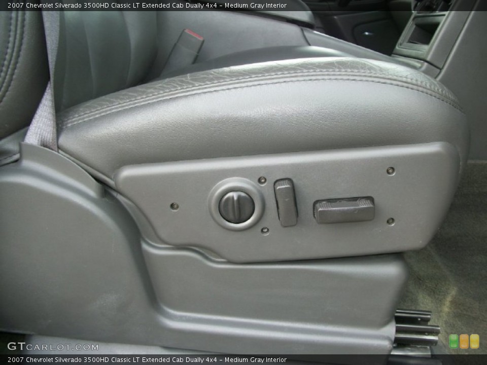 Medium Gray Interior Door Panel for the 2007 Chevrolet Silverado 3500HD Classic LT Extended Cab Dually 4x4 #77385825