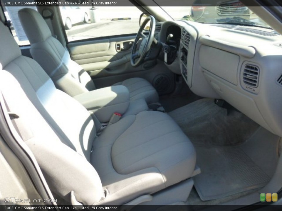 Medium Gray Interior Photo for the 2003 GMC Sonoma SLS Extended Cab 4x4 #77386650