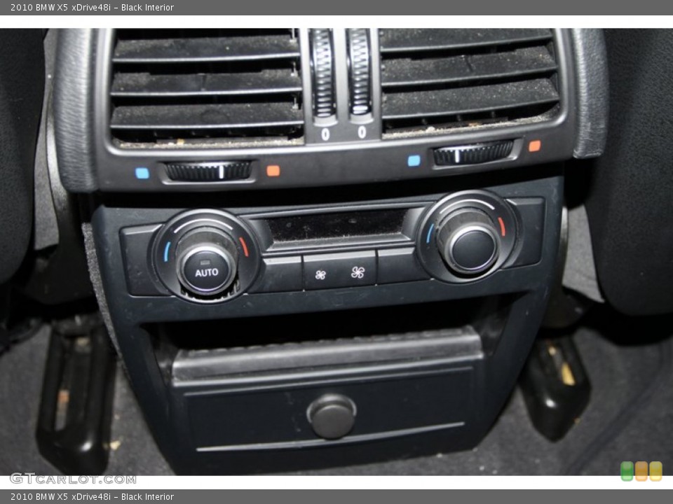 Black Interior Controls for the 2010 BMW X5 xDrive48i #77386761