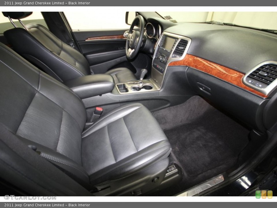 Black Interior Photo for the 2011 Jeep Grand Cherokee Limited #77390451