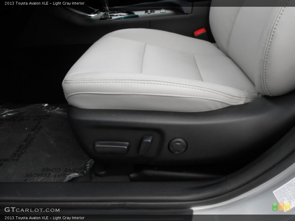 Light Gray Interior Front Seat for the 2013 Toyota Avalon XLE #77396228