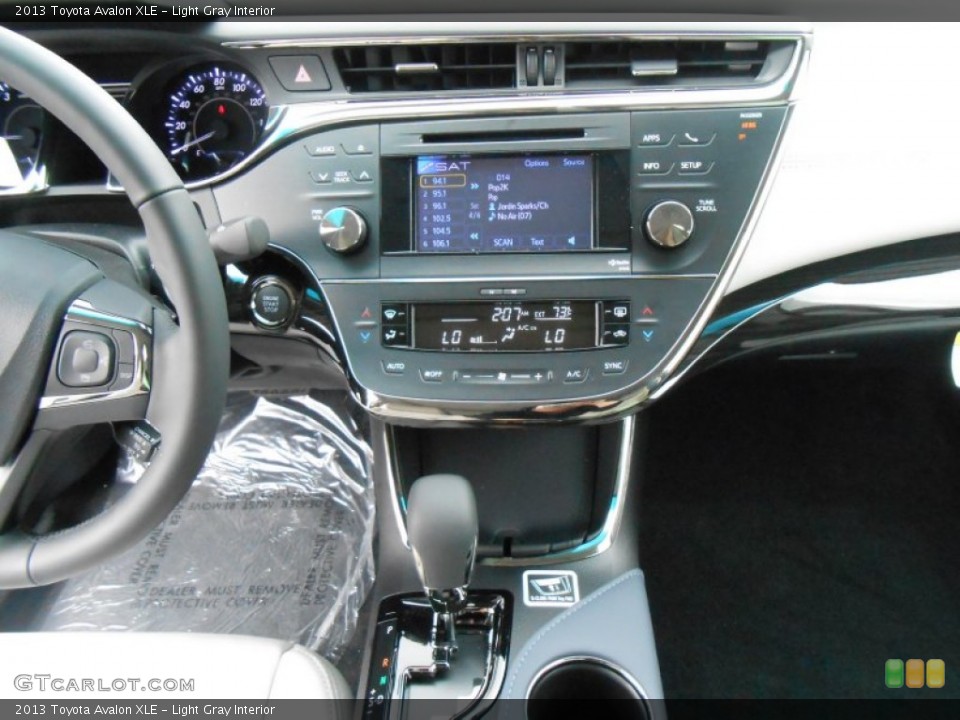 Light Gray Interior Controls for the 2013 Toyota Avalon XLE #77396253