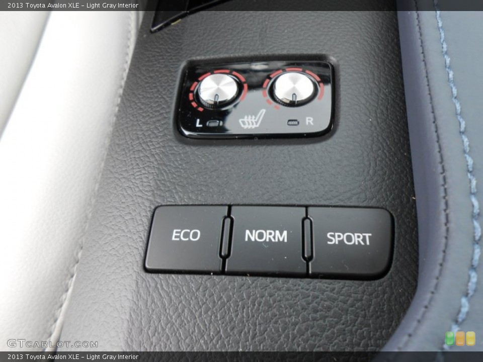 Light Gray Interior Controls for the 2013 Toyota Avalon XLE #77396270
