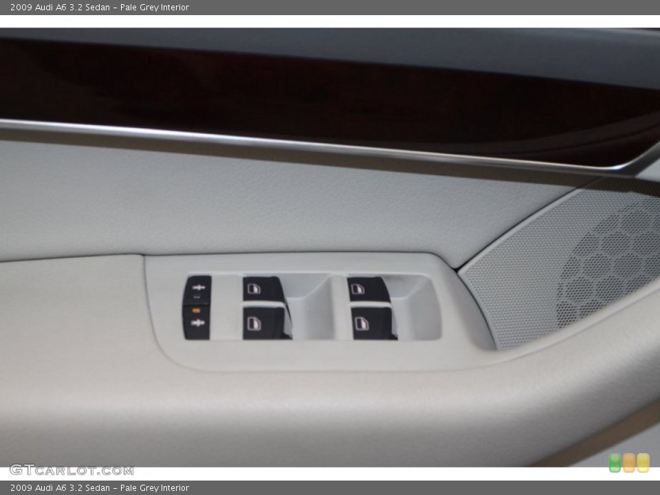 Pale Grey Interior Controls for the 2009 Audi A6 3.2 Sedan #77403774